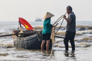 Ngư dân trên biển Sầm Sơn