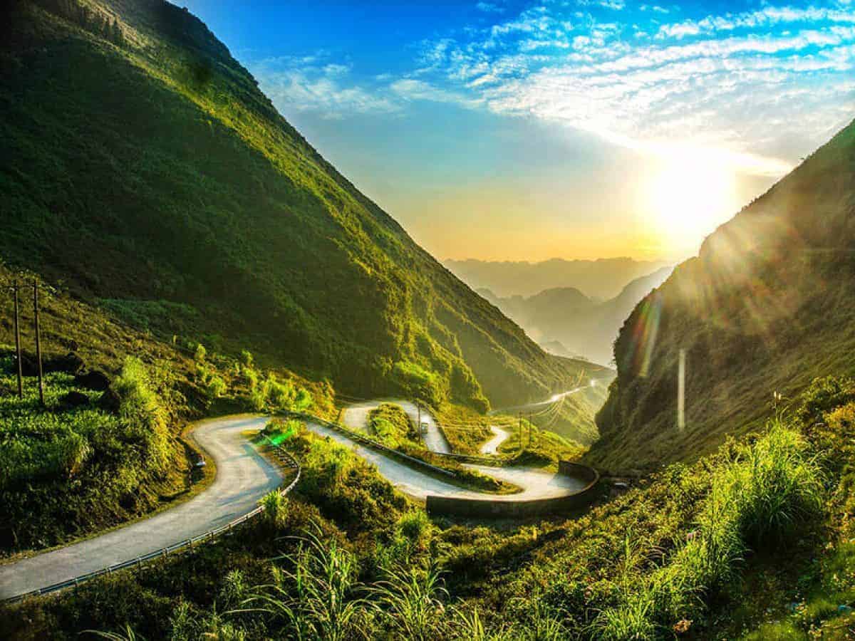 Chinh phục dốc Thẩm Mã, cung đường đầy ấn tượng của Hà Giang - Hương Anh Tourist